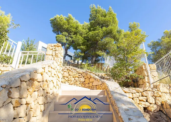 Hillside Harmony * Altea